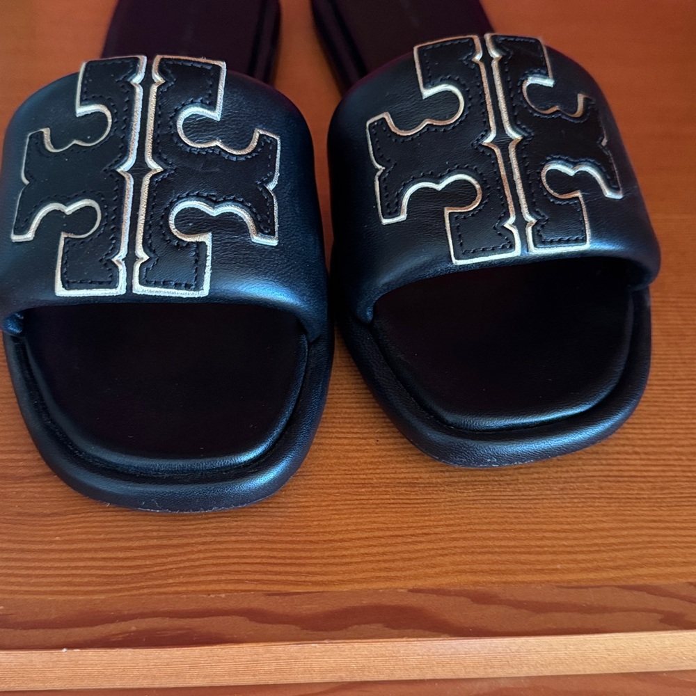 Tory Burch Double T Sport Slide size 7C (wide).
Worn once. - Picture 5 of 6